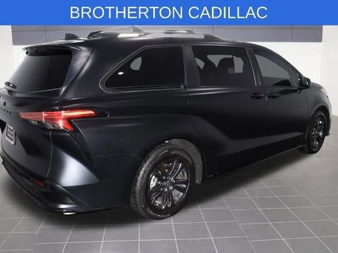 Used 2024 Toyota Sienna XSE w/ XSE Plus Package image 7