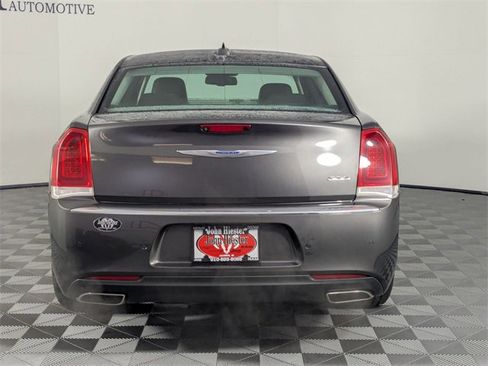 Used 2021 Chrysler 300 Touring L image 6