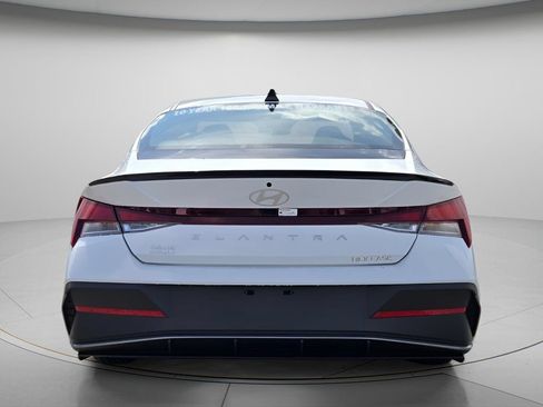 Certified 2025 Hyundai Elantra Sport FWD image 36