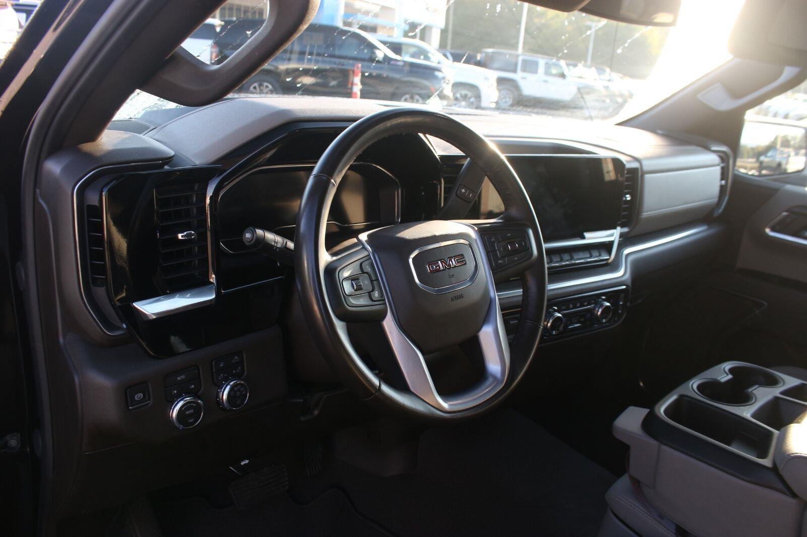 Used 2025 GMC Sierra 1500 SLT AWD/4WD image 17