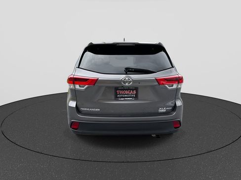 Used 2018 Toyota Highlander XLE AWD/4WD image 7