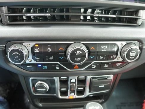 Certified 2025 Jeep Wrangler Unlimited Sahara w/ Safety Group image 25