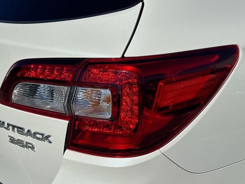 Used 2019 Subaru Outback 3.6R Limited image 36