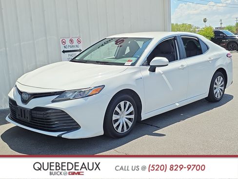 Used 2020 Toyota Camry LE FWD image 3
