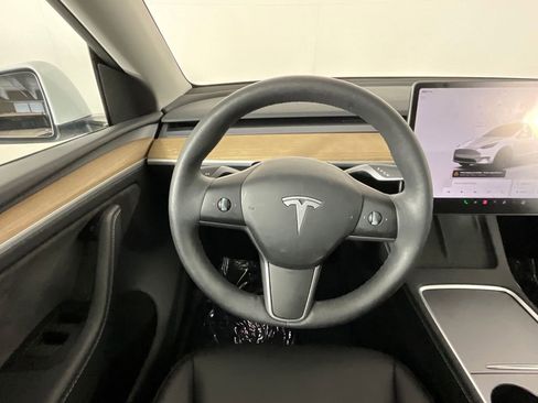 Used 2024 Tesla Model Y Long Range AWD/4WD image 12