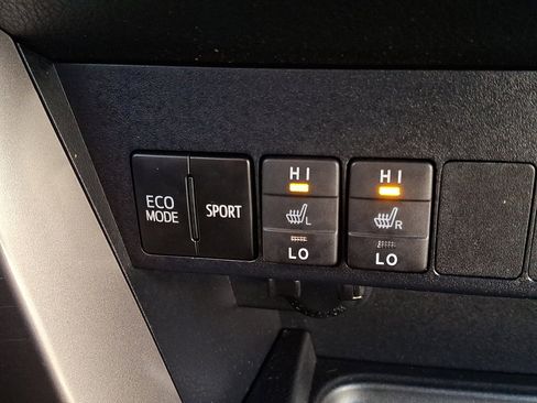 Used 2018 Toyota RAV4 XLE image 25