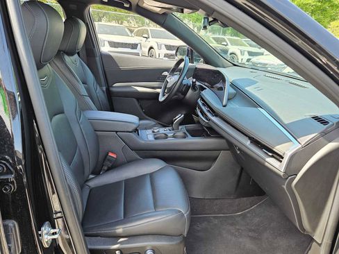 Used 2025 Cadillac XT4 Premium Luxury image 21