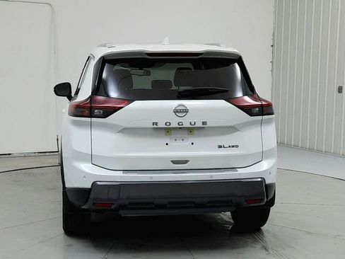 Used 2025 Nissan Rogue SL AWD/4WD image 6