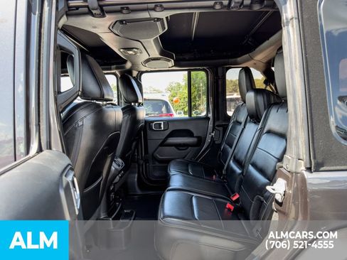 Used 2018 Jeep Wrangler Unlimited Sahara AWD/4WD image 18