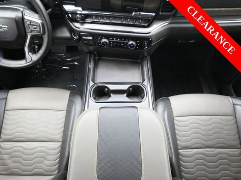 Used 2025 Chevrolet Silverado 2500 ZR2 w/ Technology Package image 30