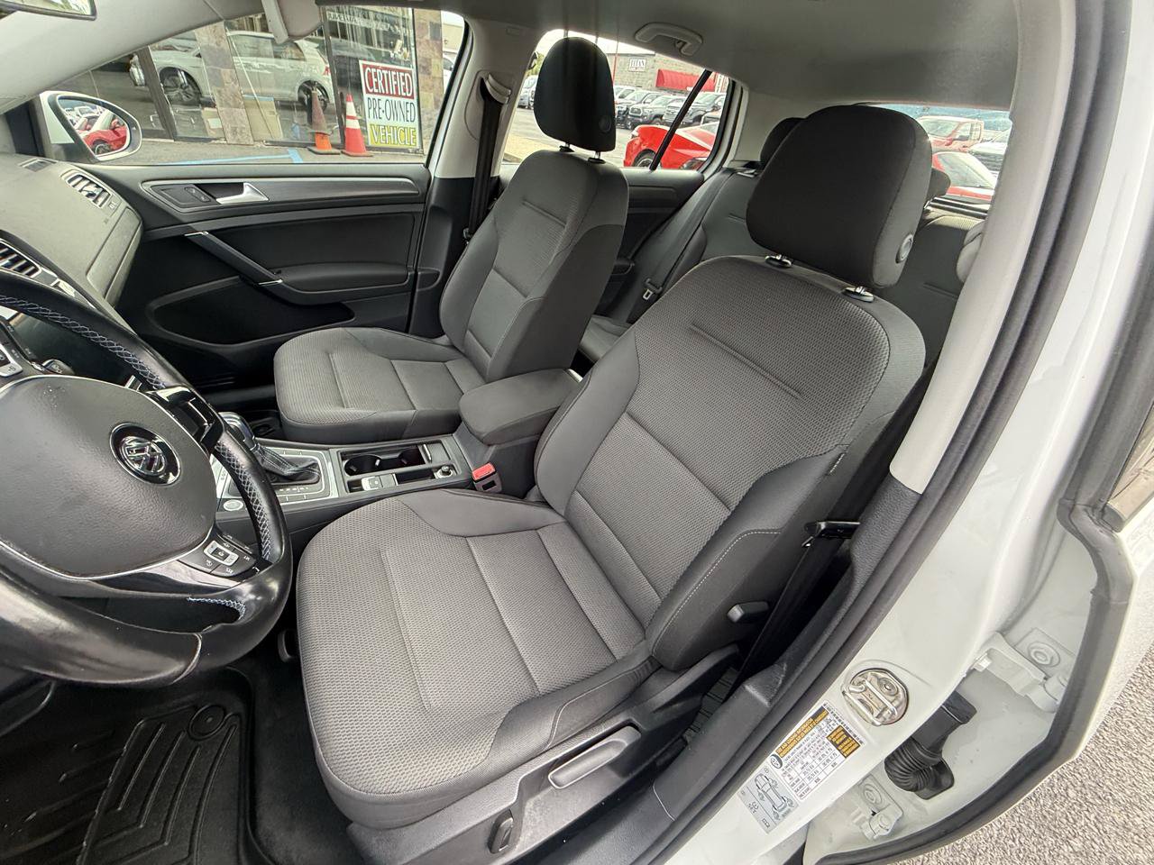 Used 2019 Volkswagen e-Golf SE w/ Driver Assistance Package FWD image 16