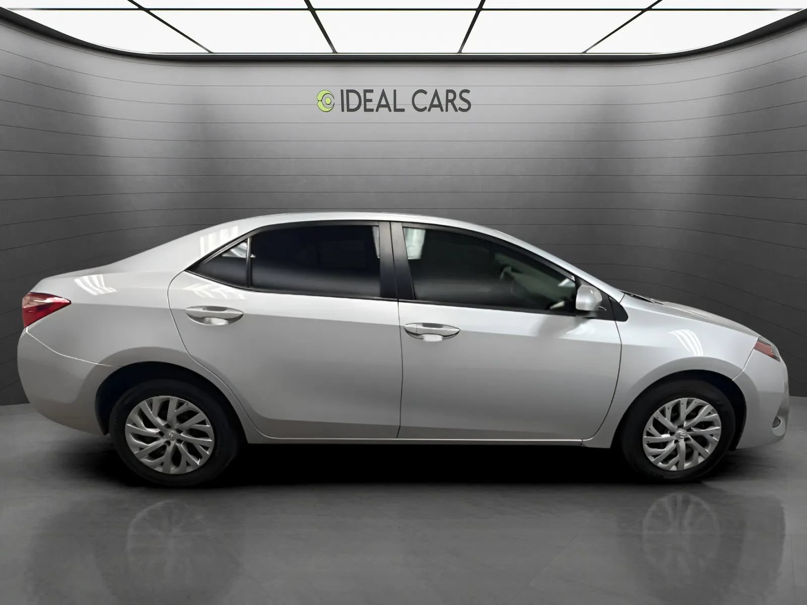 Used 2017 Toyota Corolla LE w/ Carpet Mat Package (TMS) FWD image 4
