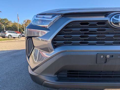 Used 2022 Toyota RAV4 XLE image 10