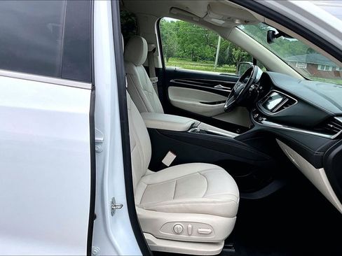 Used 2023 Buick Enclave Essence image 6