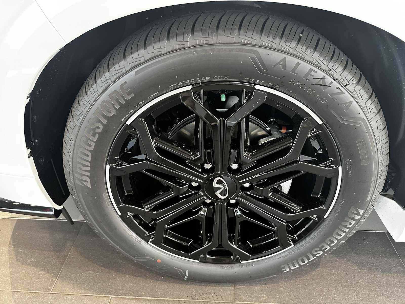 New 2027 INFINITI QX80 Sensory AWD/4WD image 6
