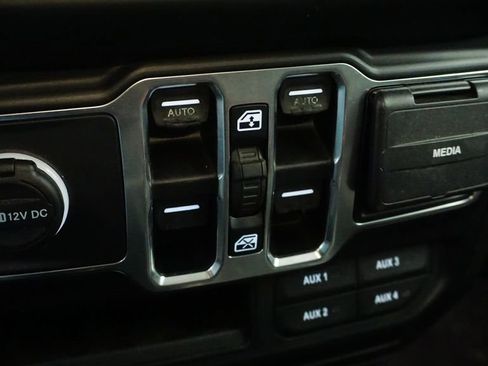 Certified 2019 Jeep Wrangler Unlimited Sport S image 31