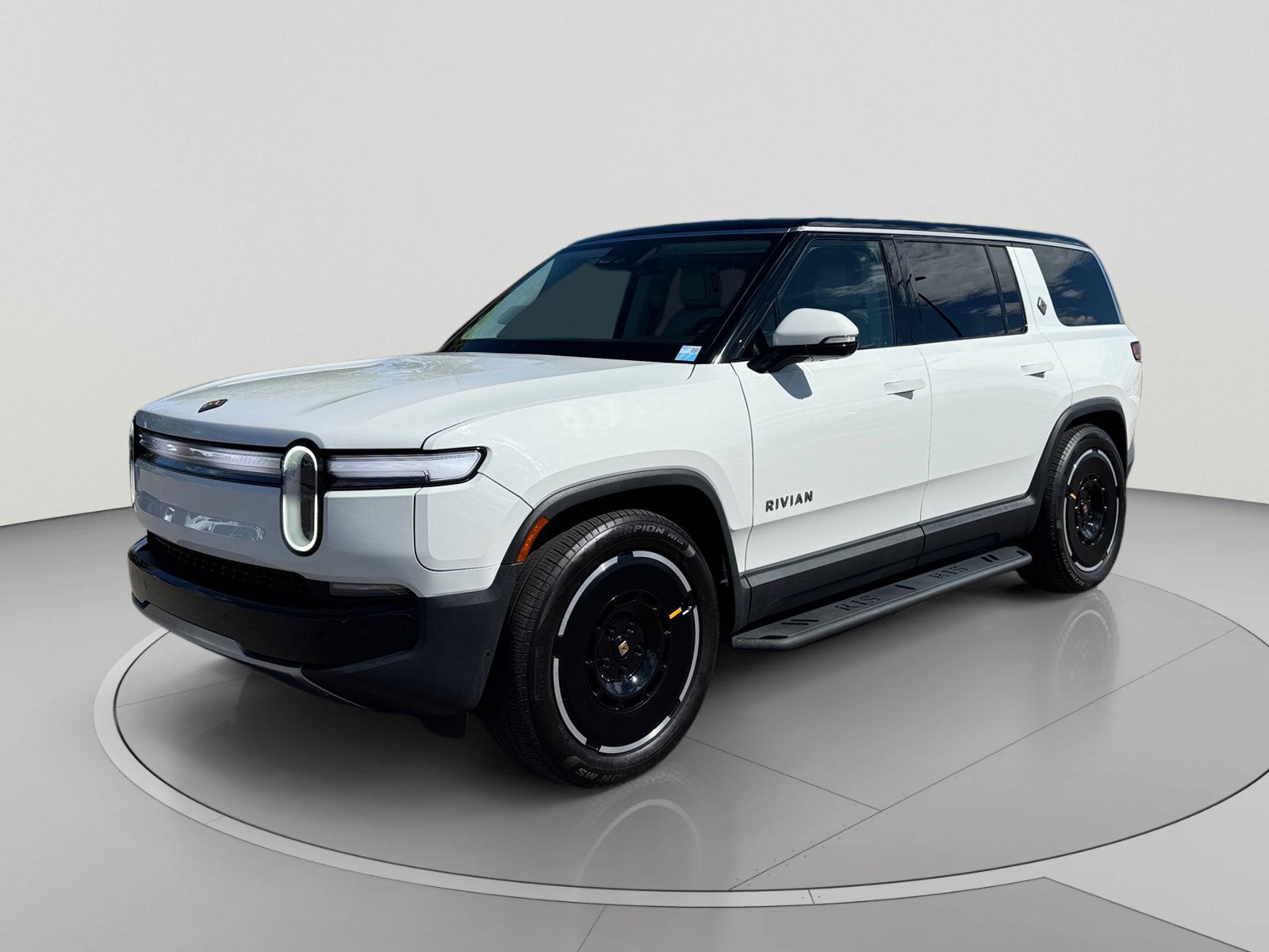 Used 2025 Rivian R1S Adventure Dual AWD/4WD image 1