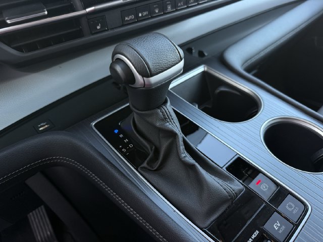 Certified 2025 Toyota Sienna XLE FWD image 20