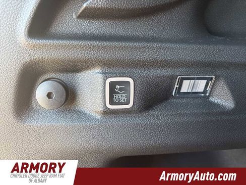 New 2025 Jeep Grand Cherokee L Altitude image 30