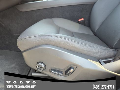Certified 2025 Volvo XC60 B5 Plus AWD/4WD image 18