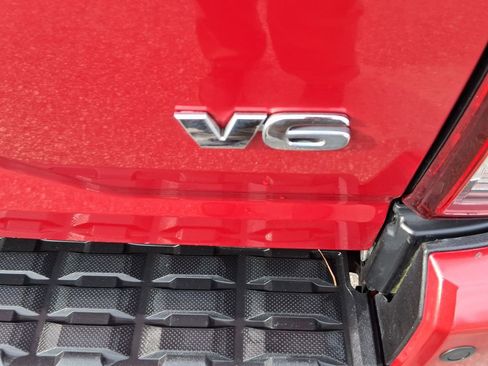 Used 2018 Toyota Tacoma TRD Sport image 14