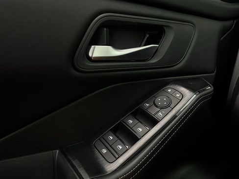 Used 2025 Nissan Rogue SV image 21