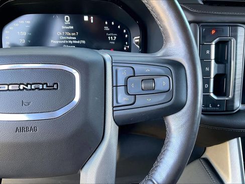 Used 2022 GMC Yukon XL Denali image 23