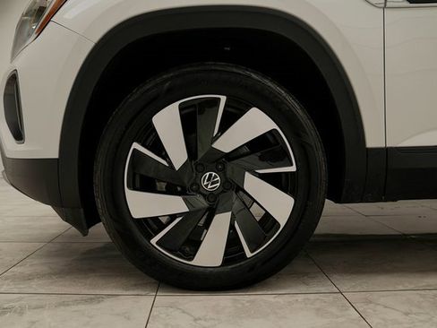 Used 2024 Volkswagen Atlas Cross Sport SE image 16