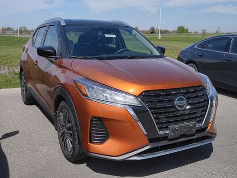 Used 2021 Nissan Kicks SV FWD image 3