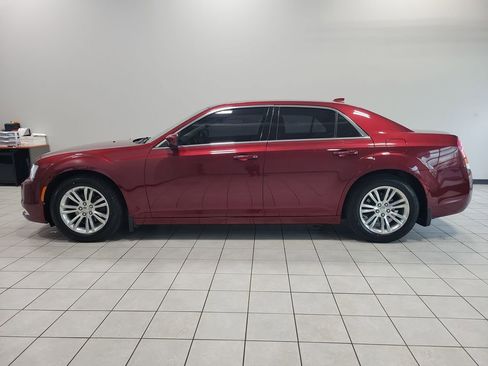 Used 2019 Chrysler 300 Touring w/ Driver Convenience Group RWD image 7
