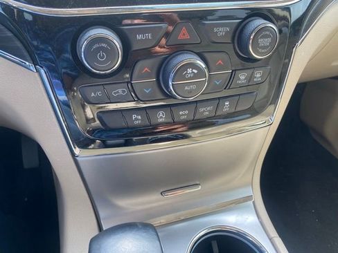 Used 2022 Jeep Grand Cherokee Limited w/ Tech Group image 27