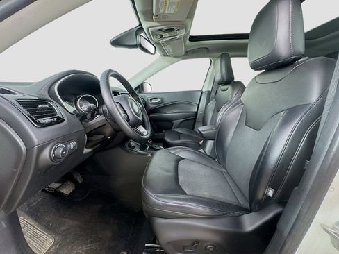 Used 2019 Jeep Compass Latitude AWD/4WD image 25