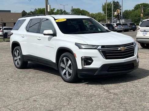 Used 2023 Chevrolet Traverse LT w/ LT Premium Package AWD/4WD image 7