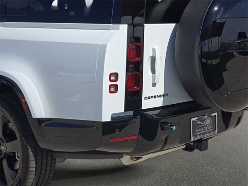 New 2025 Land Rover Defender 130 X-Dynamic SE image 36