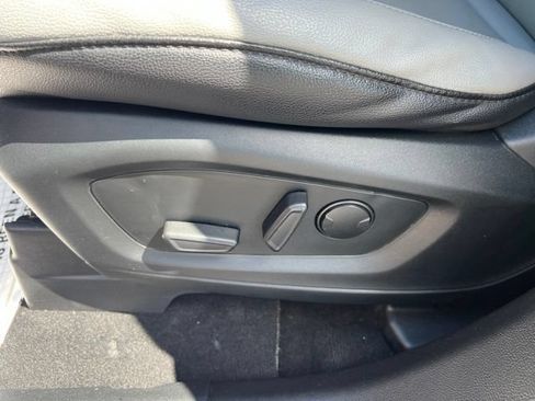 Used 2021 Ford Explorer XLT w/ Equipment Group 202A AWD/4WD image 19