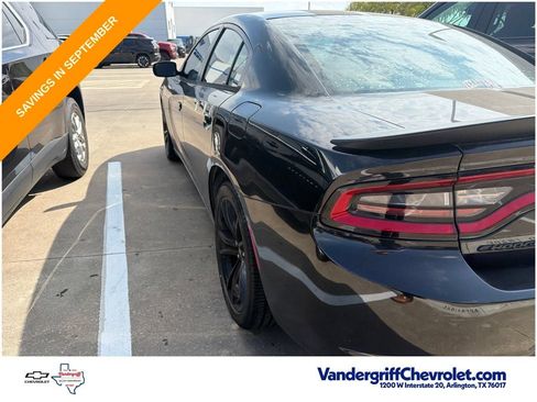 Used 2017 Dodge Charger SE w/ Blacktop Package RWD image 12