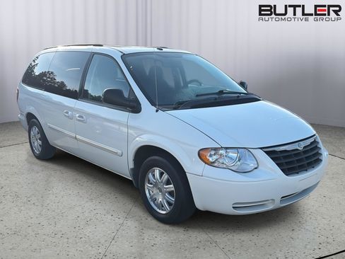 Used 2007 Chrysler Town & Country Touring FWD image 6