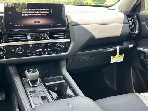 New 2026 Nissan Pathfinder SV w/ SV Premium Package FWD image 25