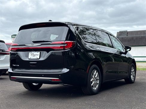 New 2026 Chrysler Pacifica Select image 7