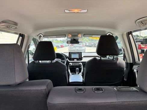 Used 2020 Toyota RAV4 LE FWD image 27