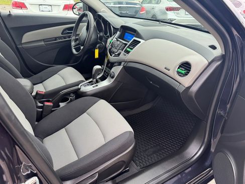Used 2016 Chevrolet Cruze LS image 11