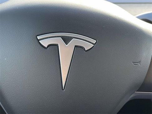 Used 2023 Tesla Model 3 Standard Range image 18
