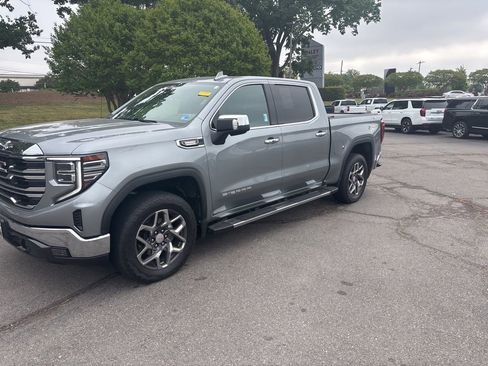 Used 2023 GMC Sierra 1500 SLT w/ SLT Premium Package AWD/4WD image 10