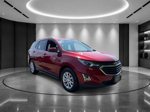 Used 2018 Chevrolet Equinox LT w/ Sun & Infotainment Package FWD image 2