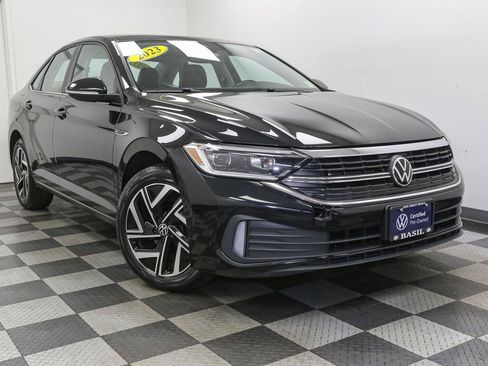 Used 2023 Volkswagen Jetta SEL FWD image 3