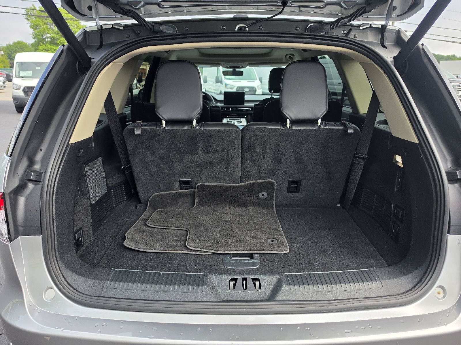 Used 2023 Lincoln Aviator AWD w/ Premium Package image 4