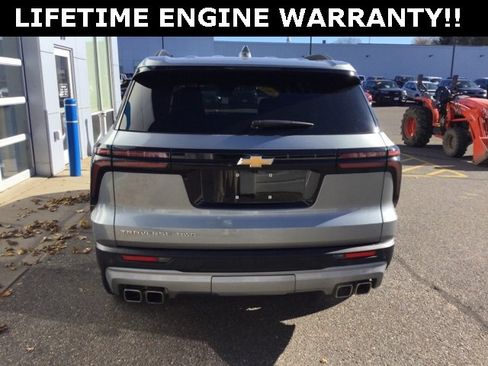 Used 2025 Chevrolet Traverse LT image 6