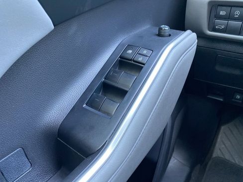 Used 2023 Toyota Highlander XLE image 33