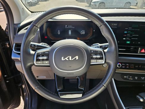 Used 2026 Kia Carnival FWD image 16