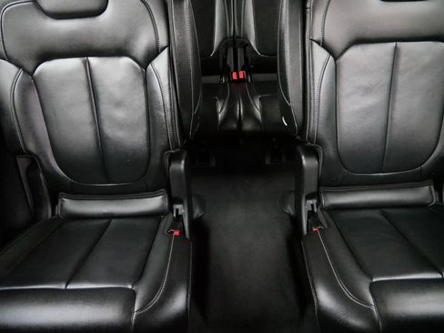 Used 2023 Jeep Grand Cherokee L Limited w/ Black Appearance Package image 13